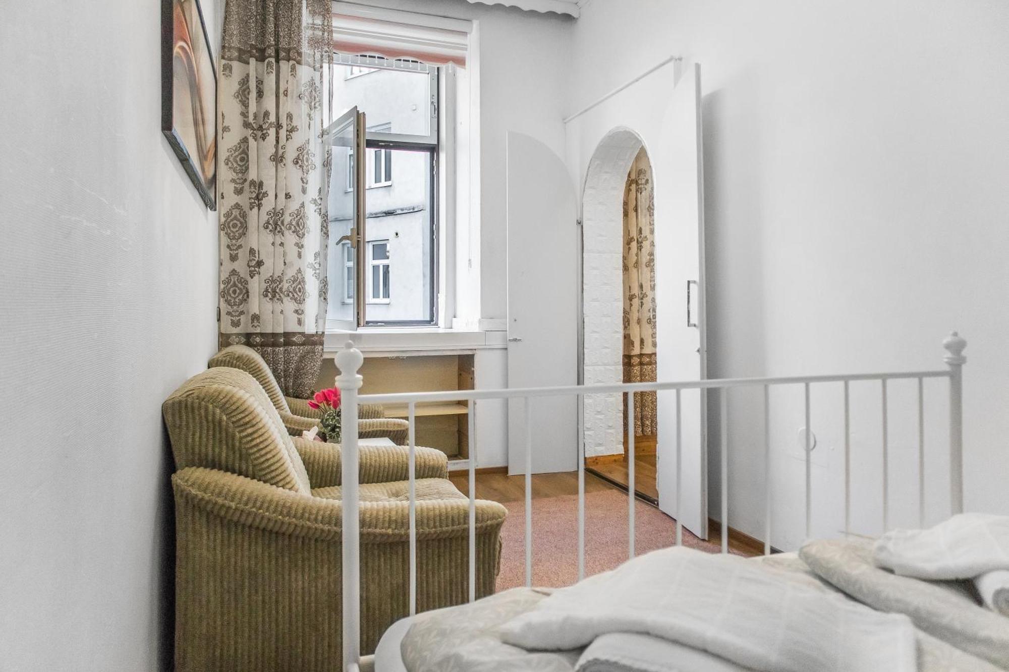 Spacious 2br Near Millennium & Danube Apartment