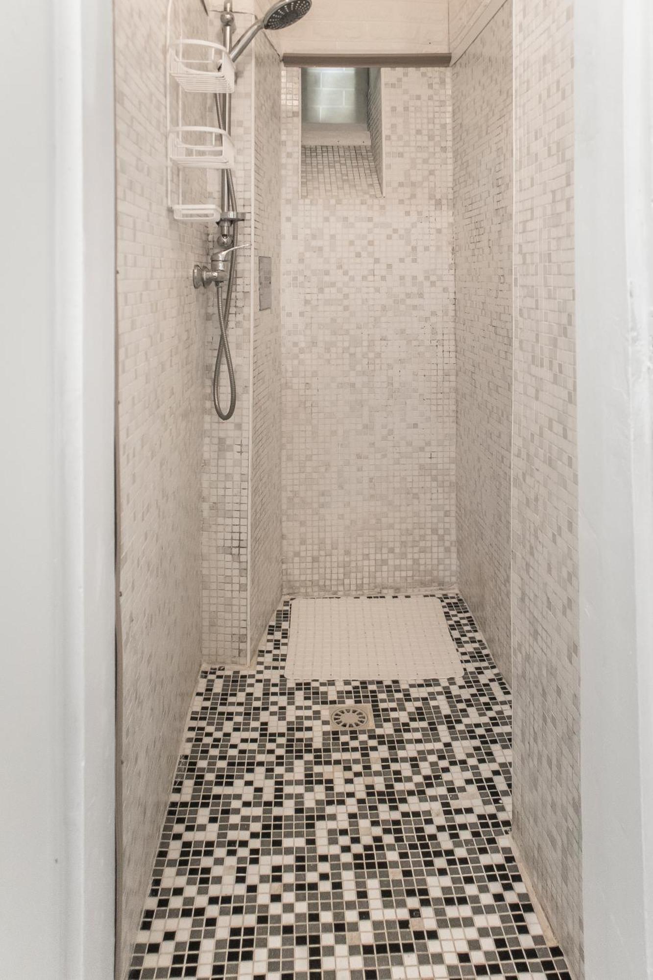 Spacious 2br Near Millennium & Danube Apartment Wien